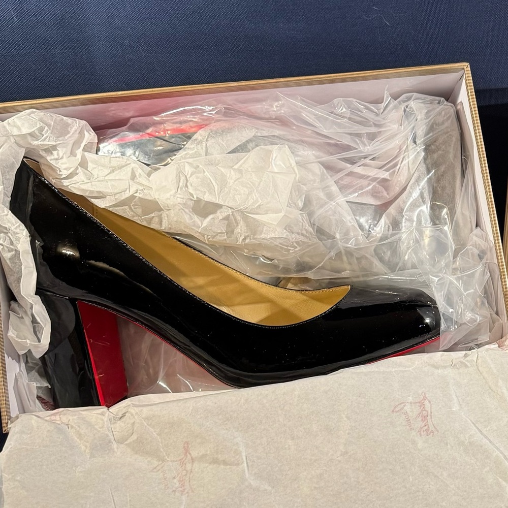 Christian Louboutin Red Bottoms Patent leather Black Pumps brand new in the box